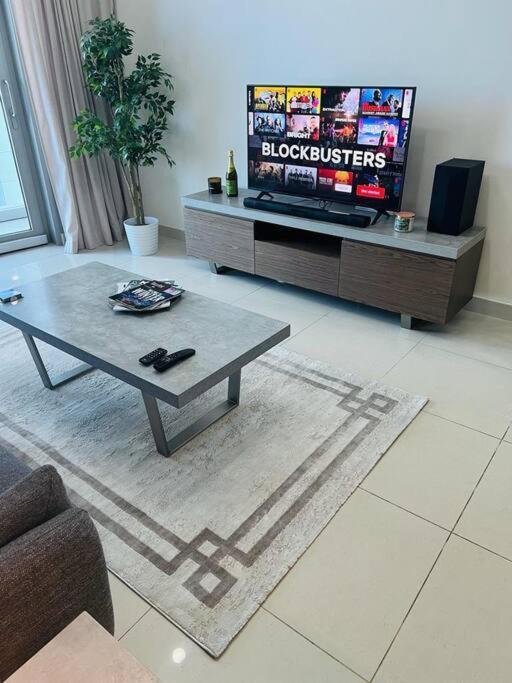 1 Bed Apartment With Sea View, Pool, Gym & Free Parking In Dubai Marina Extérieur photo