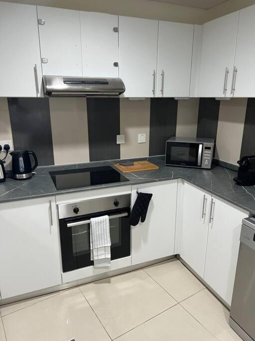 1 Bed Apartment With Sea View, Pool, Gym & Free Parking In Dubai Marina Extérieur photo