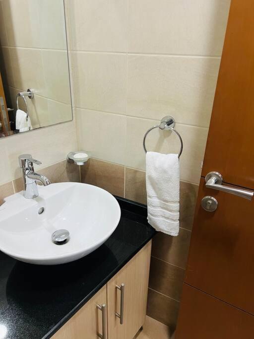 1 Bed Apartment With Sea View, Pool, Gym & Free Parking In Dubai Marina Extérieur photo